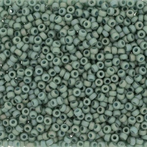 Opaque Matte Glazed Wintergreen Rainbow 15/0 seed beads || RR15-4701 - Mack & Rex