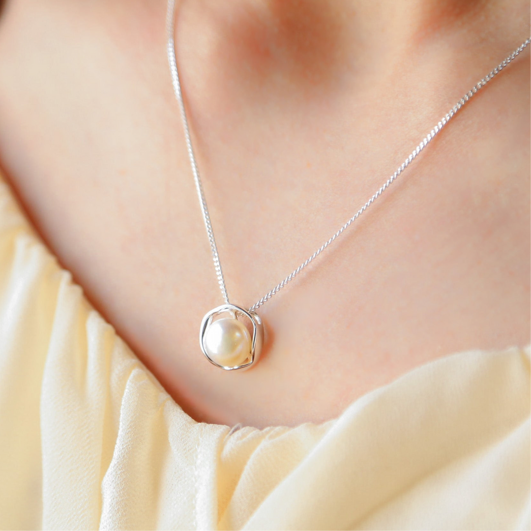 ESSEX - Freshwater Pearl and 925 Sterling Silver Necklace