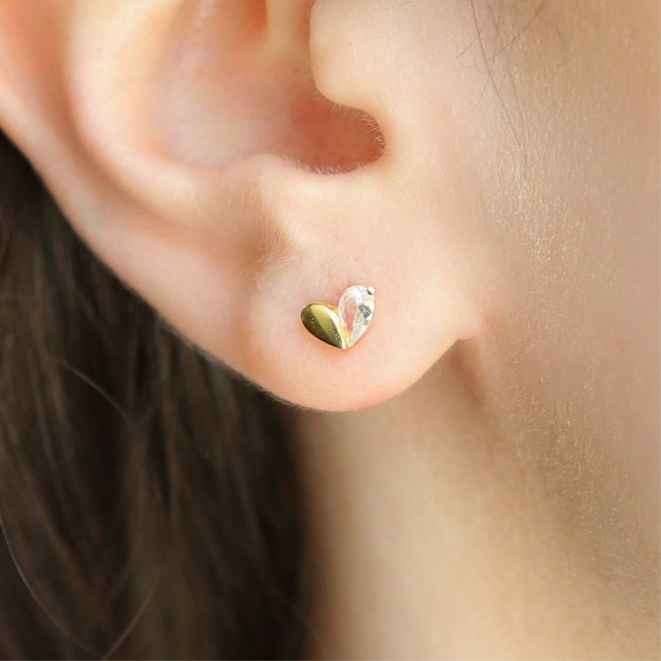 PROMISE - 18K Gold Stud Heart Earrings