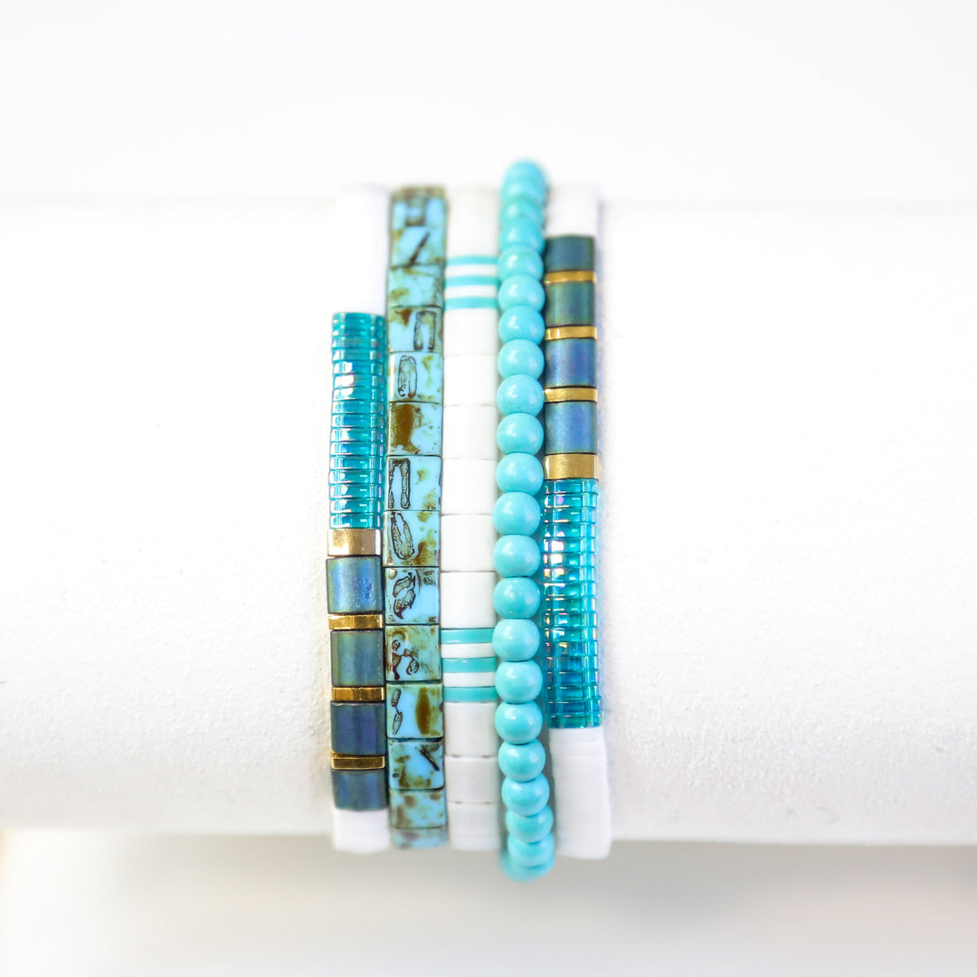 Tahoe set of bracelets on horizontal display post