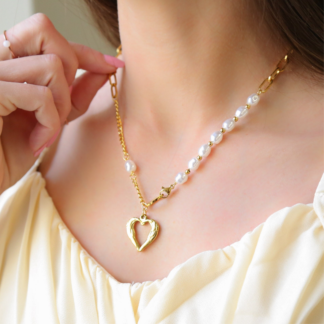 FAMOUS - Gold Plated Heart & Pearl Necklace