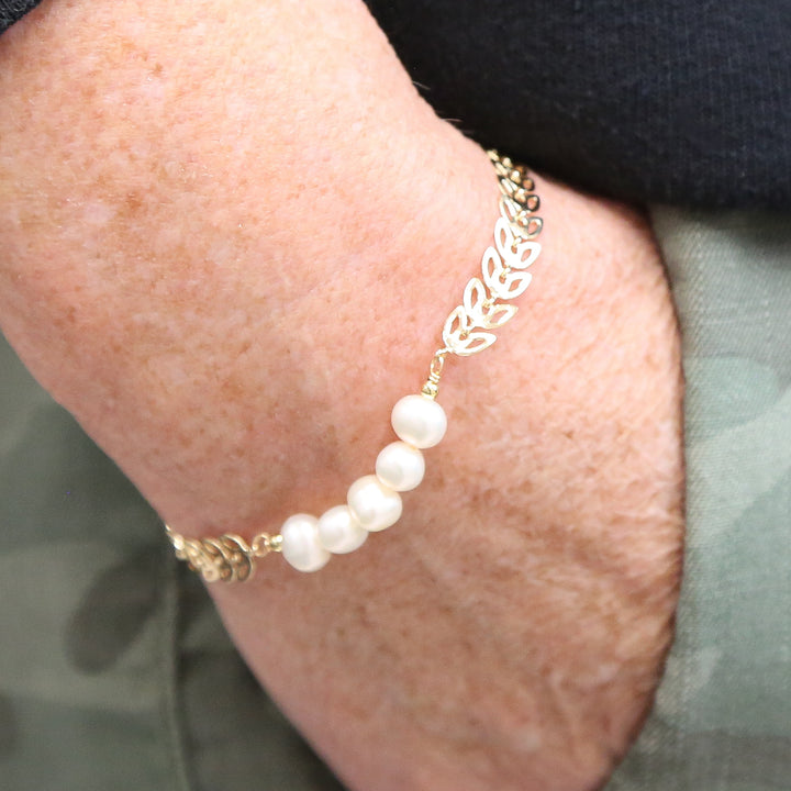 CAESAR PEARL - Gold Accent Bracelet