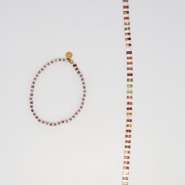 Beaded bracelet with a plain background